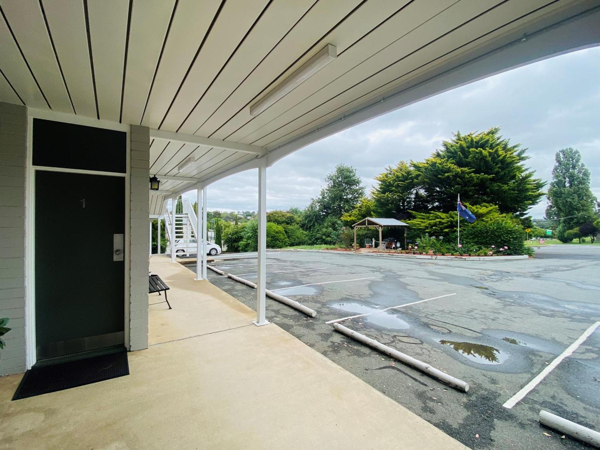 Colonial Lodge Motor Inn Yass Extérieur photo