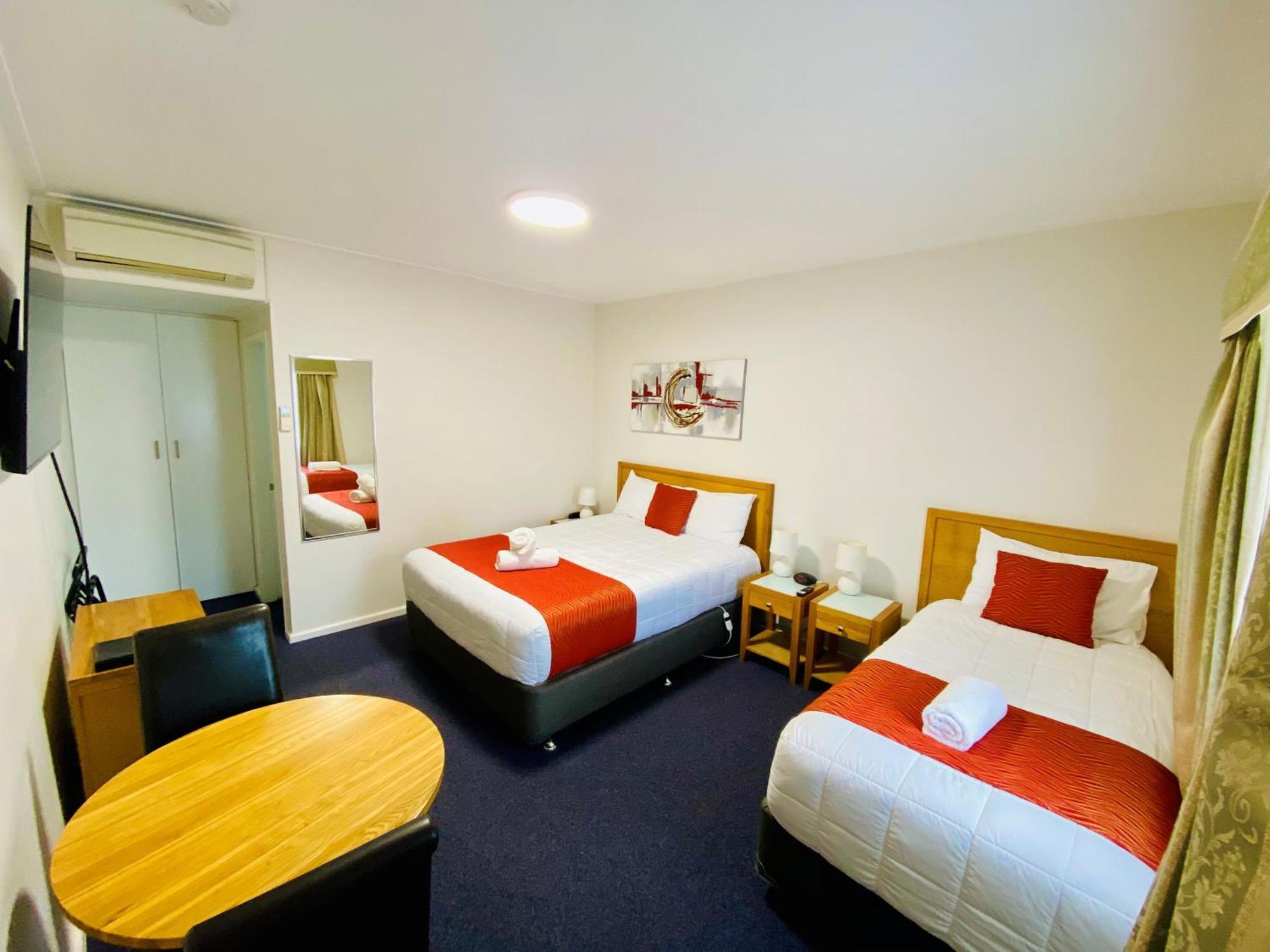 Colonial Lodge Motor Inn Yass Extérieur photo