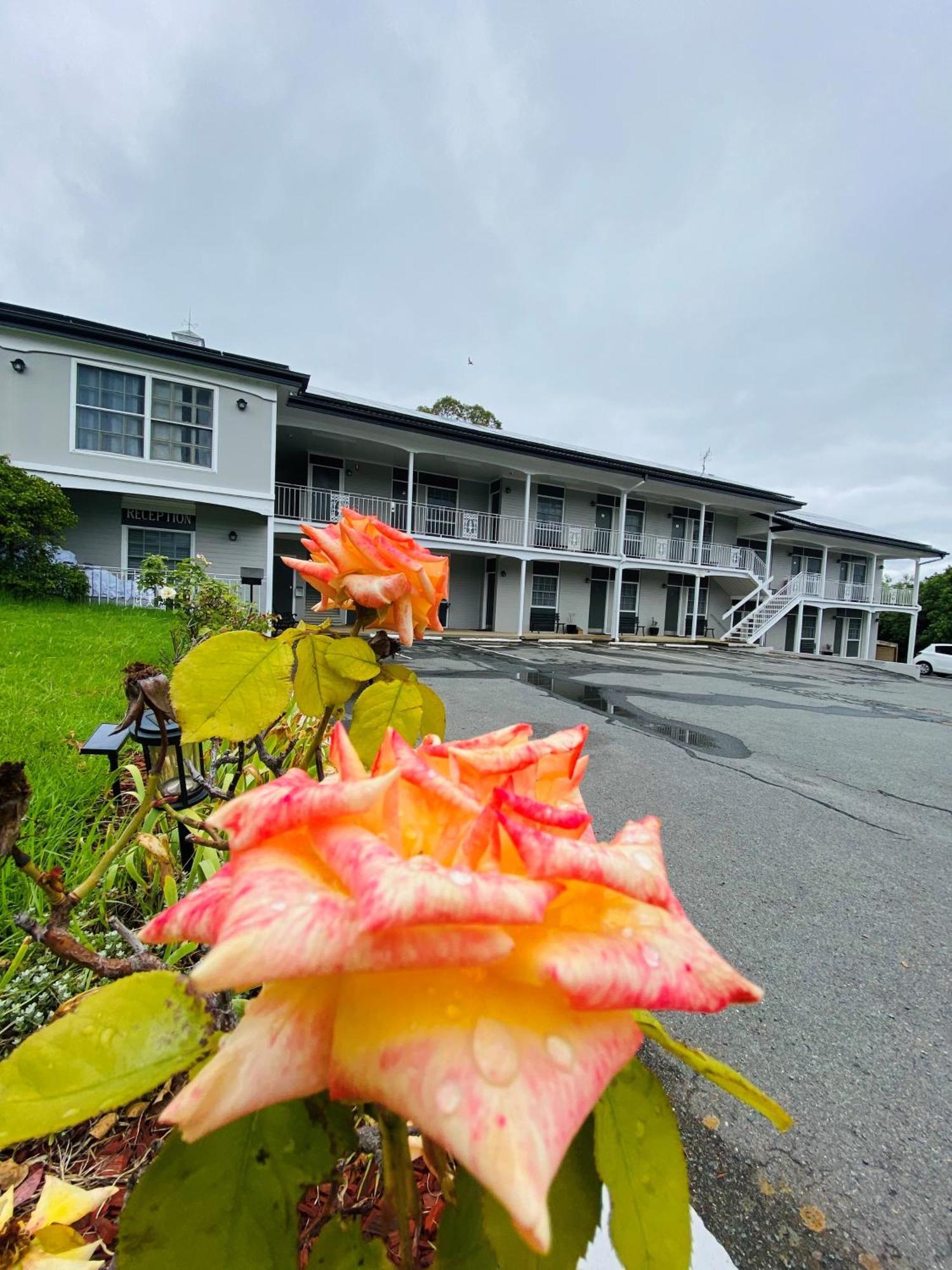 Colonial Lodge Motor Inn Yass Extérieur photo