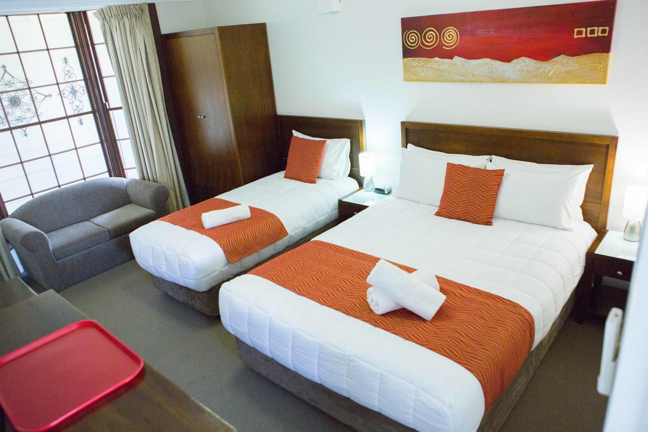 Colonial Lodge Motor Inn Yass Extérieur photo